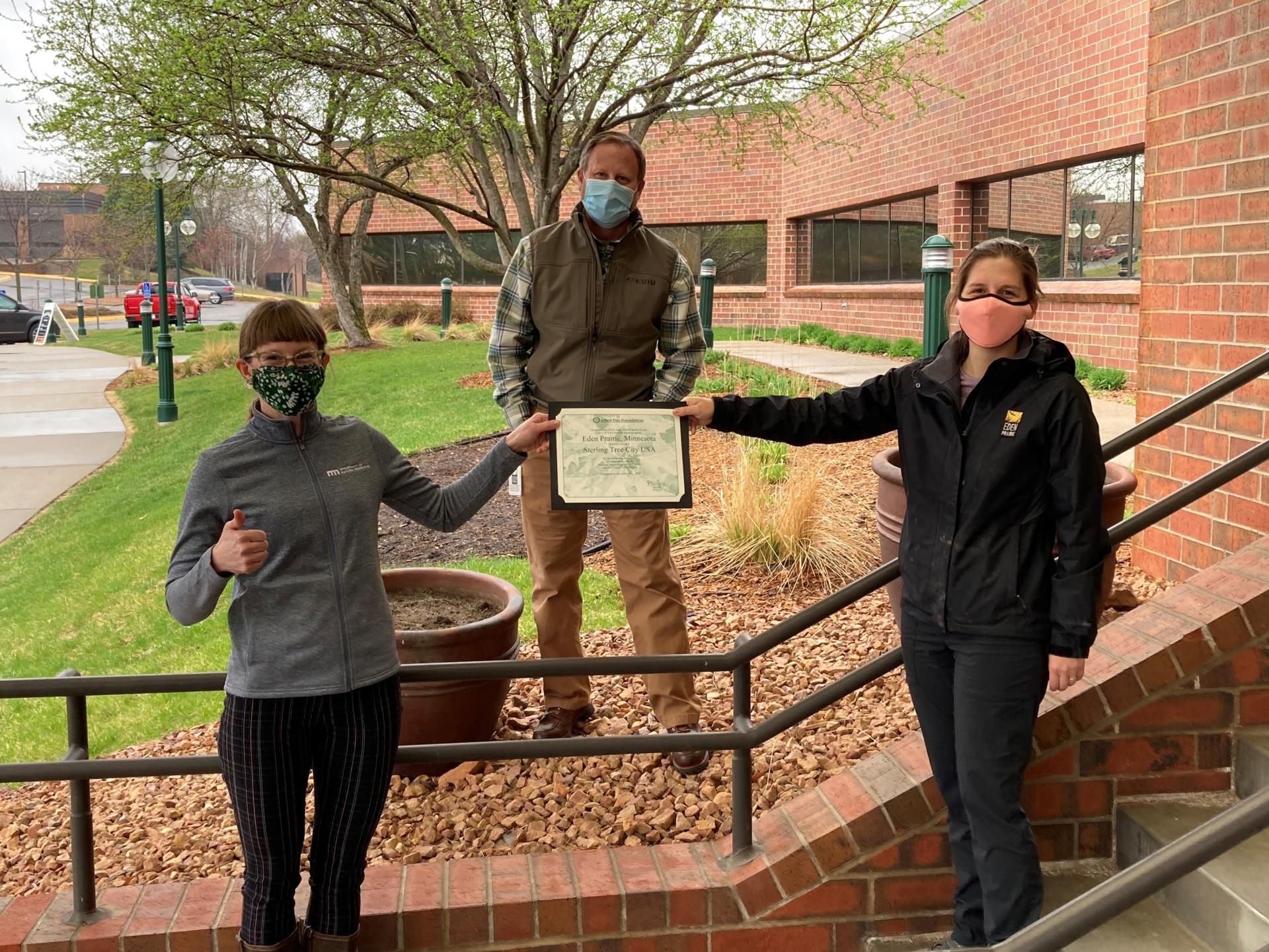 Lauren Stufft and Jay Lotthammer Accepting Sterling Tree City USA Award from MNDNR