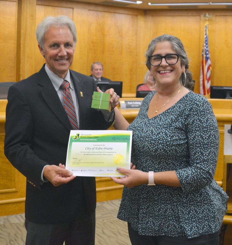 2019 GreenStep Cities Award - Mayor Ron Case Accepts GreenStep Certificate