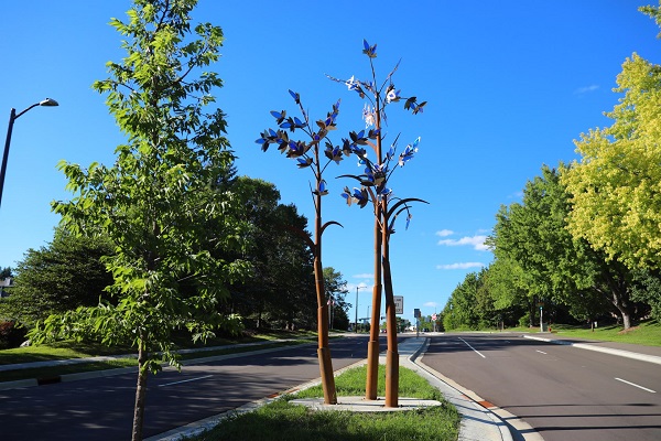 image of river bulrush sculpture on Preserve Blvd